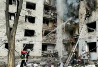 Ataques russos próximos a Kiev atingem hotel e aeroporto e deixam cidade sem luz