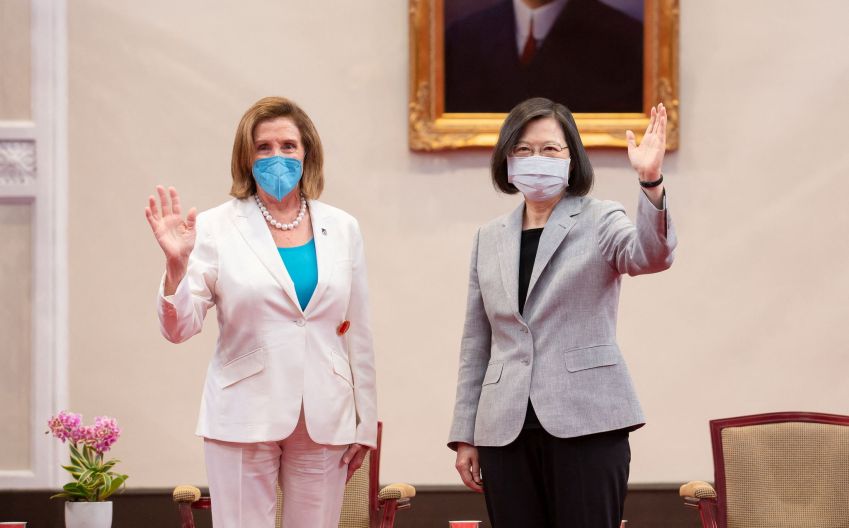 Presidente da Câmara dos Deputados dos Estados Unidos, Nancy Pelosi, se encontra com a presidente de Taiwan, Tsai Ing-wen, em Taipé, Taiwan / 03/08/2022 Gabinete Presidencial de Taiwan/Disponibilizado via REUTERS