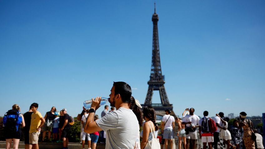 Onda de calor em Paris expõe falta de árvores na cidade • 03/08/2022 REUTERS/Sarah Meyssonnier