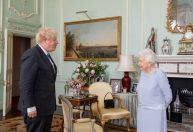 Boris Johnson diz em livro que a rainha Elizabeth II tinha câncer ósseo