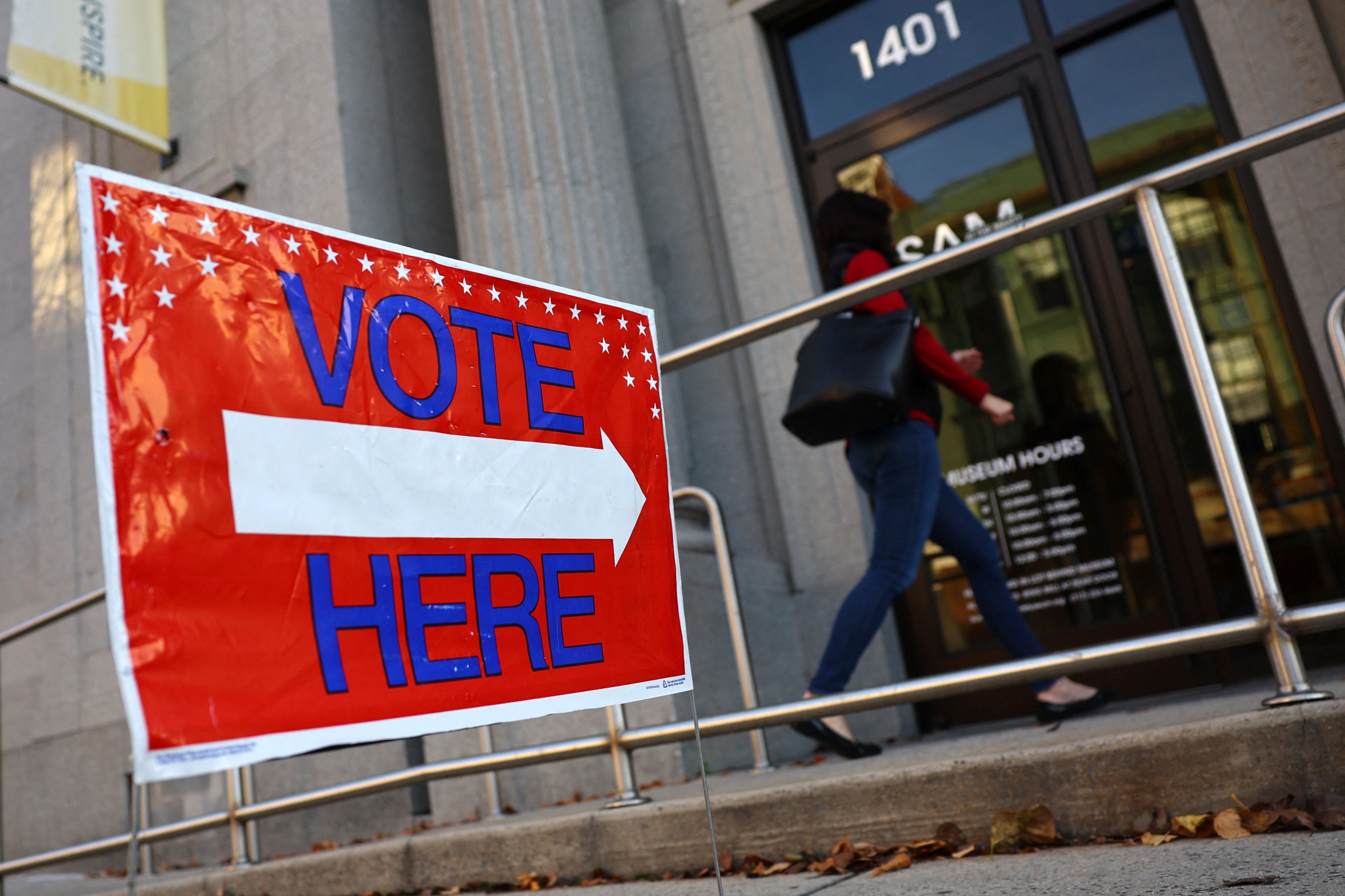 Centro de votação em Harrisburg, na Pensilvânia