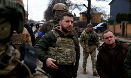 Zelensky: 10 soldados russos foram identificados como suspeitos de crimes em Bucha