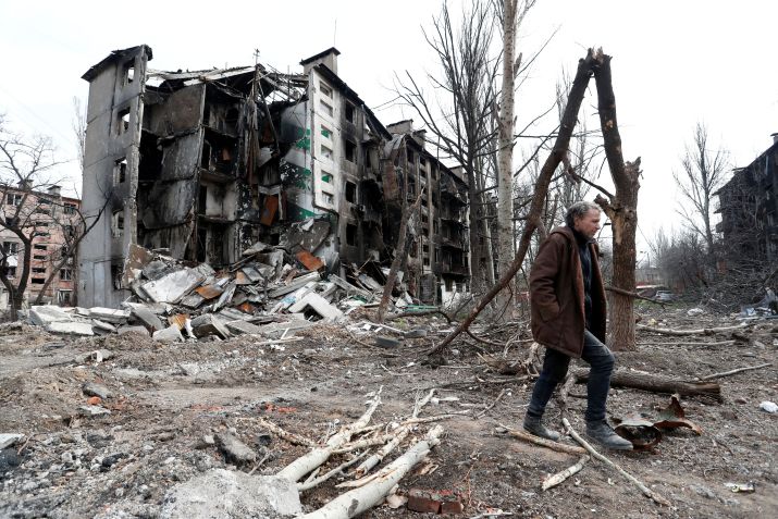 Área bombardeada em Mariupol / 17/04/2022 REUTERS/Alexander Ermochenko