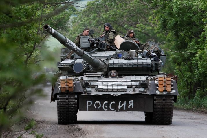 Tropas pró-Rússia dirigem tanque na região ucraniana de Donetsk / 22/05/2022 REUTERS/Alexander Ermochenko