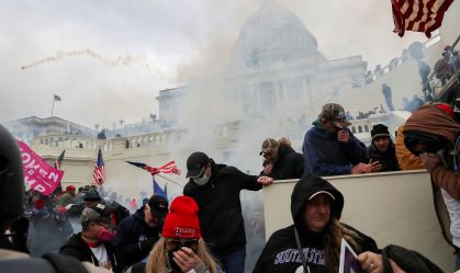 Trump diz que analisará perdões a invasores do Capitólio assim que tomar posse