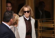 Trump “mentiu e destruiu minha reputação”, diz escritora que acusa ex-presidente de estupro