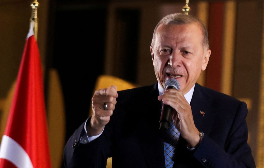 O presidente turco Tayyip Erdogan se dirige a apoiadores em Ancara, Turquia / 29/05/2023 REUTERS/Umit Bektas