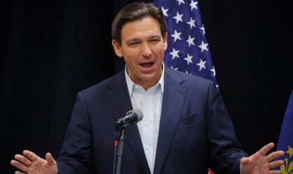 Campanha de DeSantis oferece carona para caucus de Iowa em meio a clima extremo