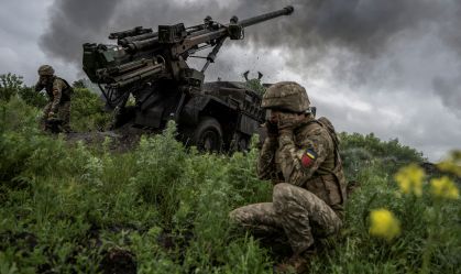 Forças ucranianas recuam de vila em Donetsk; Rússia continua avanço para oeste