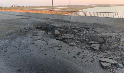 Pontes que ligam Crimeia a Kherson são alvos de explosões, dizem autoridades russas