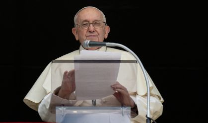 Papa Francisco diz que sentiu repulsa após homem queimar livro sagrado do Islã