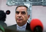 Entenda caso do cardeal demitido pelo papa que quer participar do conclave
