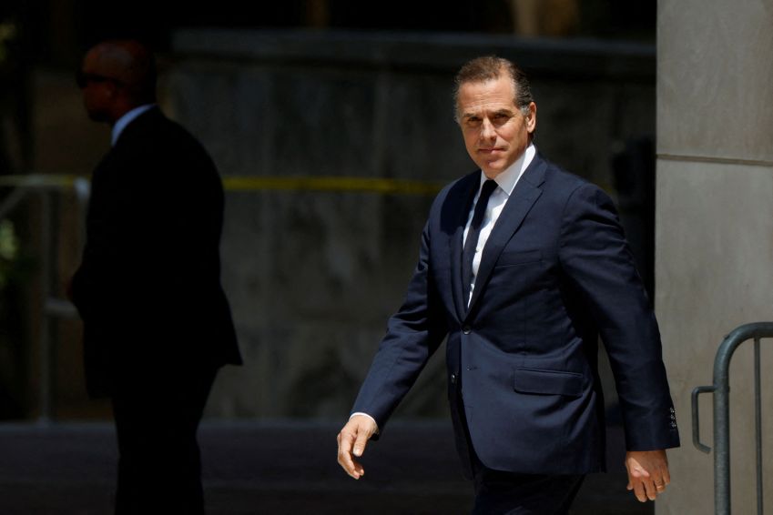 Hunter Biden, filho do presidente dos EUA, Joe Biden, deixa tribunal em Wilmington, no Estado norte-americano de Delaware / 26/07/2023 REUTERS/Jonathan Ernst