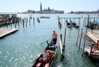 Superlotada, Veneza começa a cobrar taxa para entrada de turistas