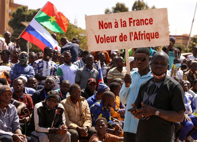 Operações militares da França na região de Burkina Faso enfrentam um crescente sentimento antifrancês /20/01/2023 REUTERS/Vincent Bado
