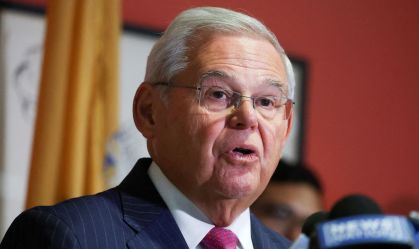 Senador dos Estados Unidos renuncia após ser condenado por corrupção