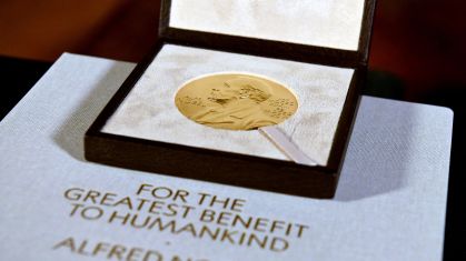 Nobel laureou feitos relacionados à inteligência artificial nos prêmios de química e física