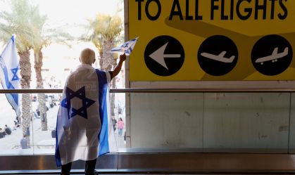 Companhias aéreas suspendem voos após ataques em Israel