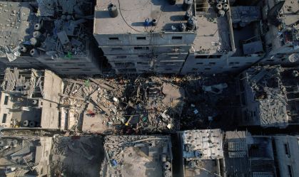 "Ruas cheiram a sangue": palestinos se amontoam no sul de Gaza após fim de prazo de Israel