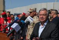 Chefe da ONU pressiona por entrega de ajuda humanitária a palestinos, mas processo é lento