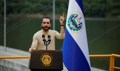 El Salvador deteve, torturou e espancou crianças, diz Human Rights Watch
