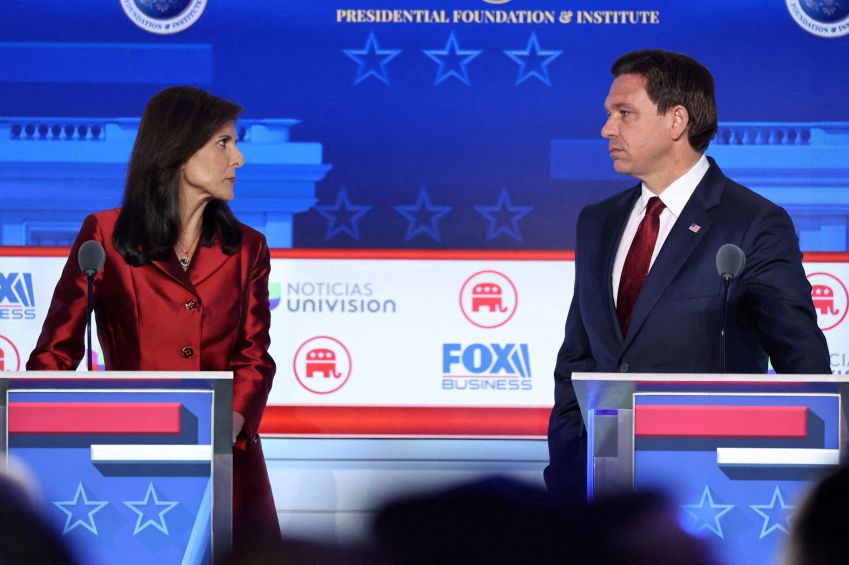 Haley e DeSantis em debate dos pré-candidatos presidenciais republicanos em Simi Valley, na Califórnia / 27/09/2023 REUTERS/Mike Blake