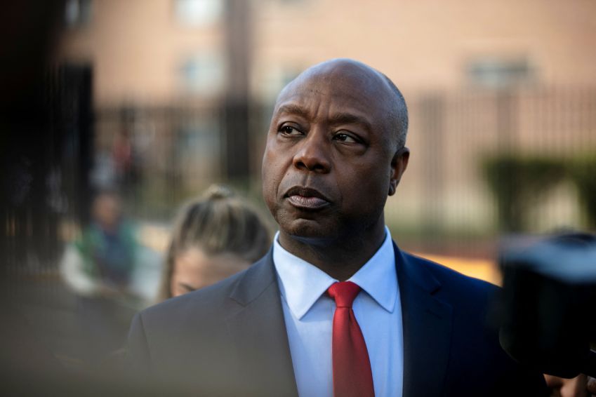 Senador republicano Tim Scott / 23/10/2023 REUTERS/Jim Vondruska