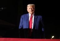 "Todos sabiam que Biden não era capaz de ser presidente", escreve Trump após desistência