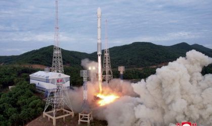 Coreia do Norte diz que foguete que estaria levando satélite espião explodiu