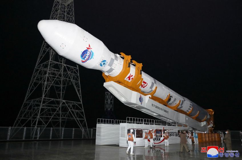 Foguete carregando satélite espião Malligyong-1 / 21/11/2023 KCNA via REUTERS