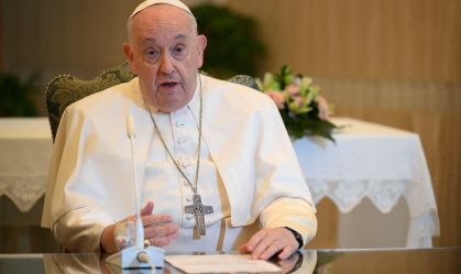 Papa Francisco está tomando antibiótico para inflamação pulmonar; condição é "boa e estável"