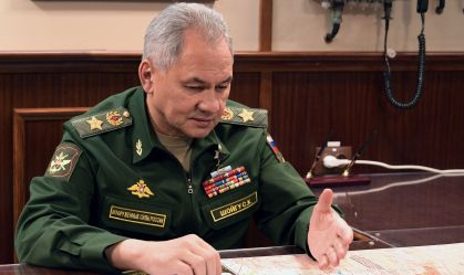Ministro da Defesa da Rússia visita tropas no segundo aniversário da guerra