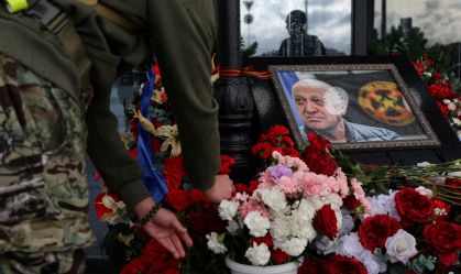 Prigozhin, mercenário russo do Grupo Wagner, é celebrado como herói do povo em funeral