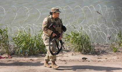 Fronteira vira epicentro de disputa entre Texas e autoridades federais nos EUA; entenda