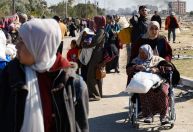 Palestinos comem grama e bebem água poluída enquanto fome se espalha em Gaza