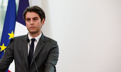Premiê da França deve renunciar hoje após esquerda vencer eleição legislativa