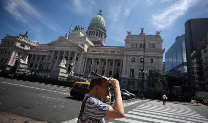 Câmara dos Deputados da Argentina retoma votação de artigos de pacote de Milei