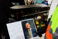 Assassinato de astro do futebol evidencia criminalidade na África do Sul antes de eleição
