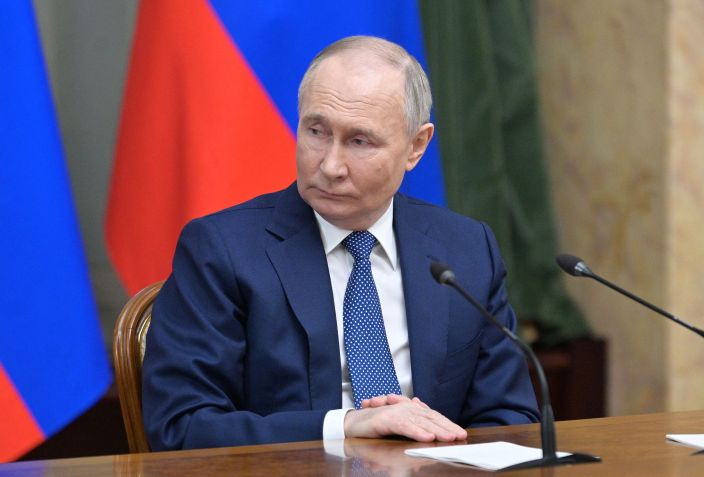 O presidente russo, Vladimir Putin, em reunião com membros do governo em Moscou, Rússia / 06/05/2024 Sputnik/Alexander Astafyev/Kremlin via REUTERS