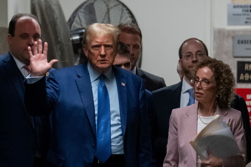 Donald Trump e sua advogada Susan Necheles em Nova York / 9/5/2024 JEENAH MOON/Pool via REUTERS