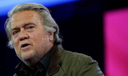Bannon aproveita posse de Trump para se reunir com direita mundial