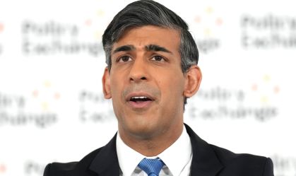 Primeiro-ministro britânico diz estar ciente de frustrações com governo