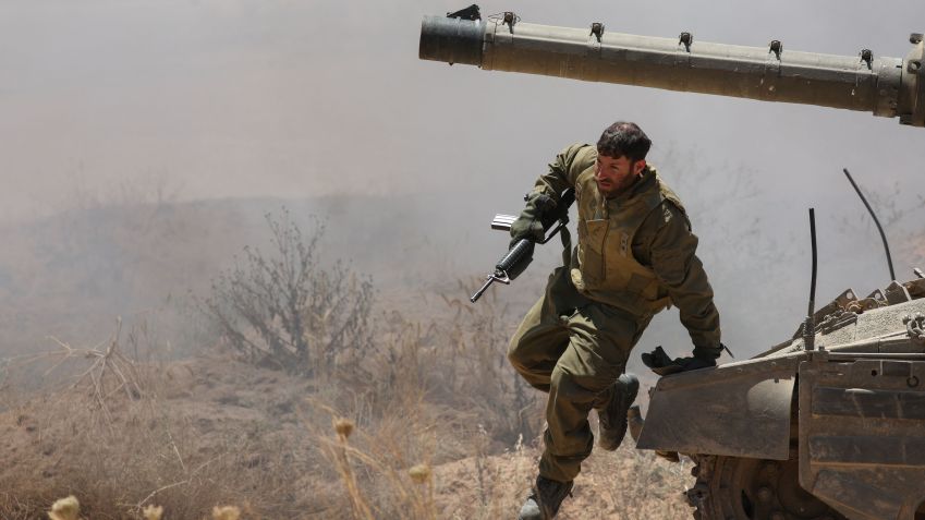 Soldado israelense perto da fronteira com Gaza / 16/5/2024 REUTERS/Shannon Stapleton
