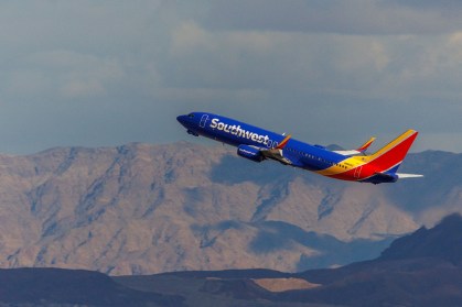 Avião comercial da Southwest decolando do Aeroporto Internacional de Las Vegas, Nevada, EUA