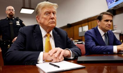 Em meio à deliberação, Trump critica juiz e diz que julgamento foi “fraudado”