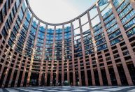 Fortalecimento da direita radical na Europa vem se intensificando nos últimos 20 anos, diz analista
