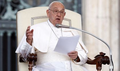 Papa é acusado de fazer comentários homofóbicos em reunião a portas fechadas