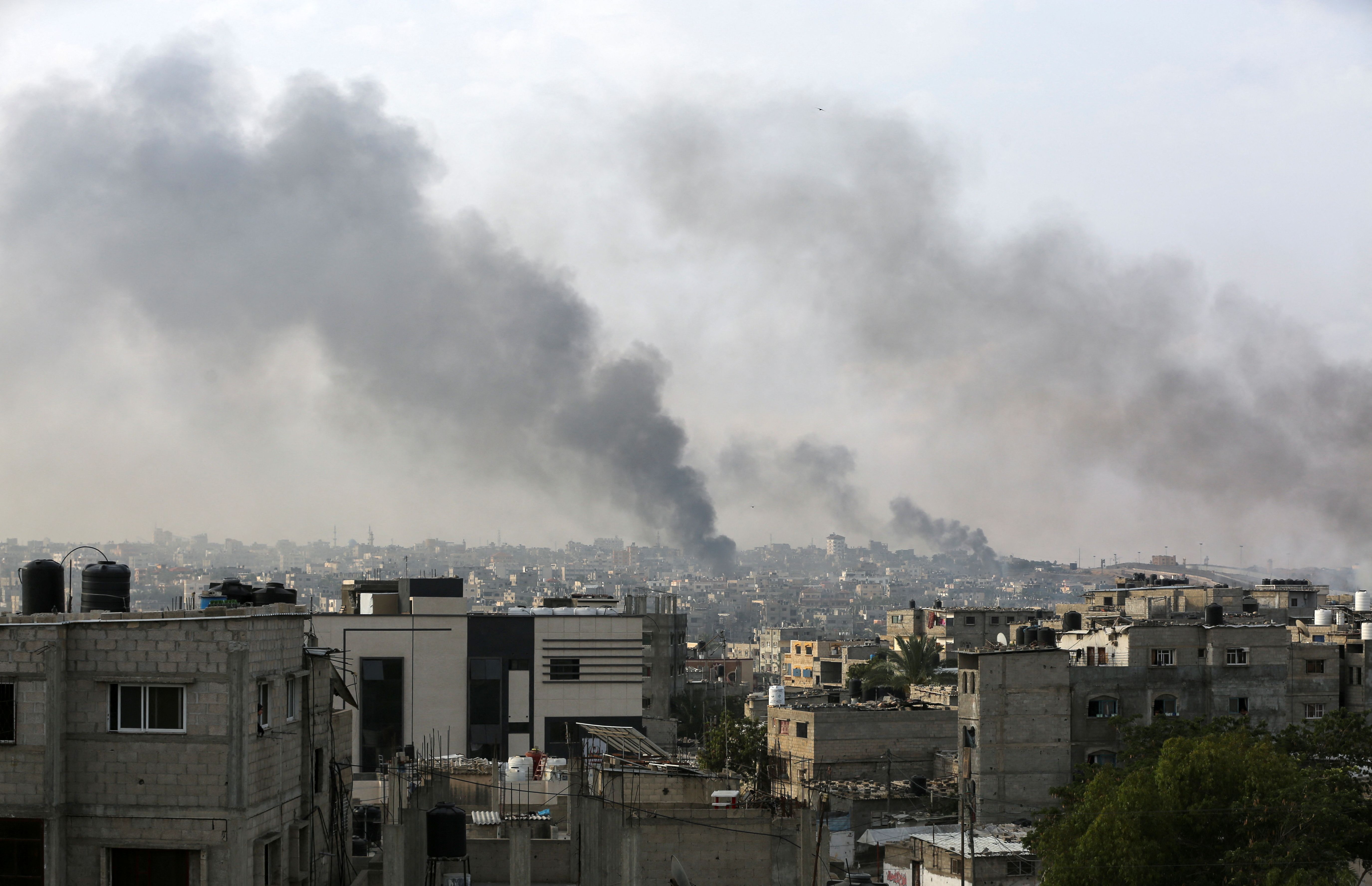 Um tanque manobra perto da fronteira Israel-Gaza, em meio ao