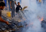 Guerra em Gaza contribuiu para pico de pessoas deslocadas no mundo, diz ONU