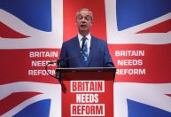 Líder do Brexit anuncia candidatura às eleições do Reino Unido
